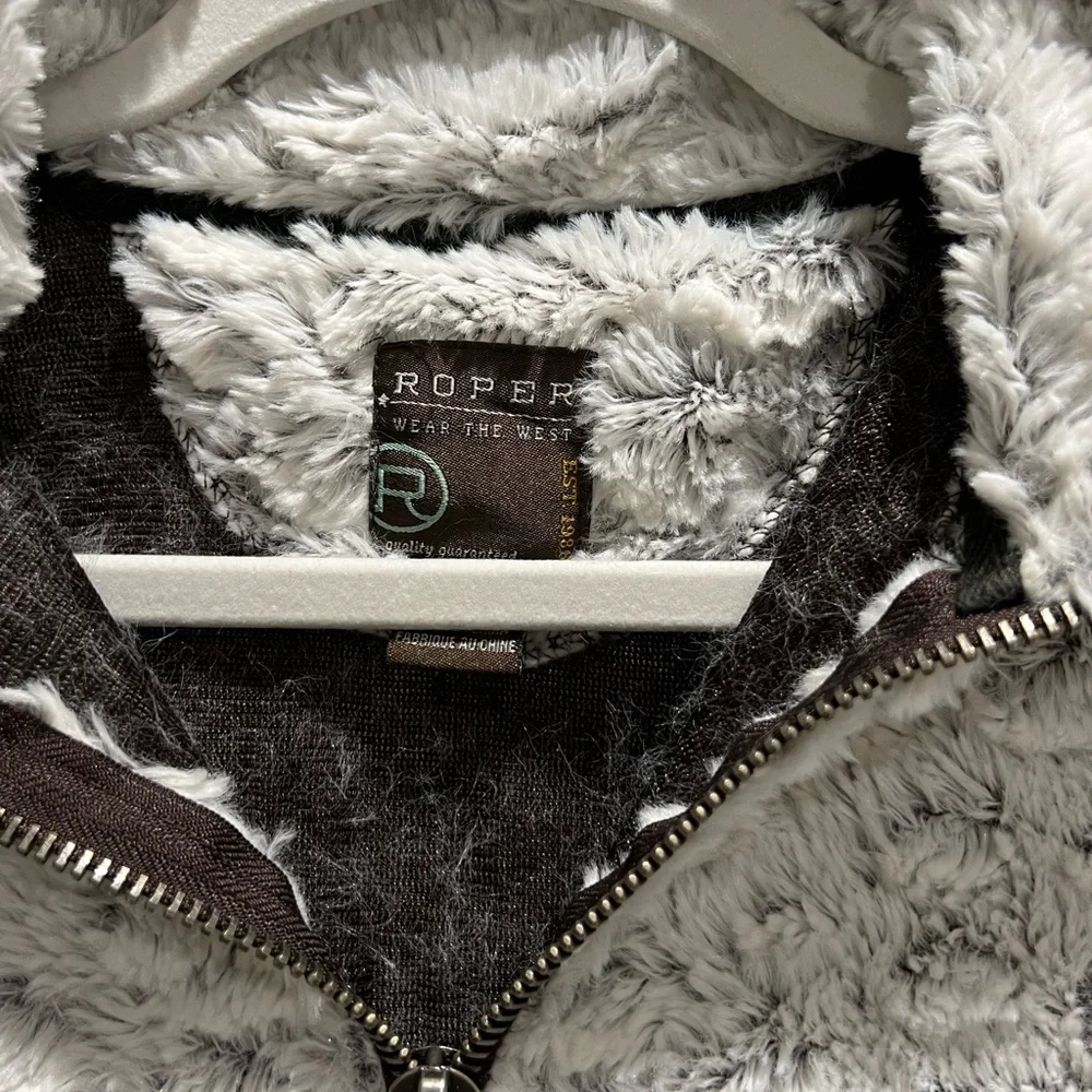 Roper Women's Sherpa Fuzzy‎ pullover white size XS